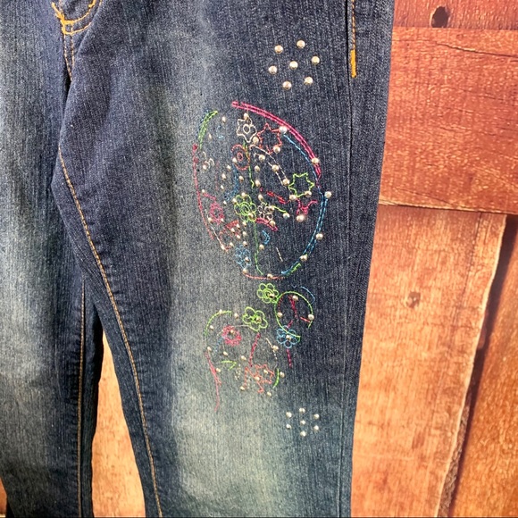 BEVERLY HILLS PRINCESS Jeans, Embroidered & Studs - Picture 3 of 10